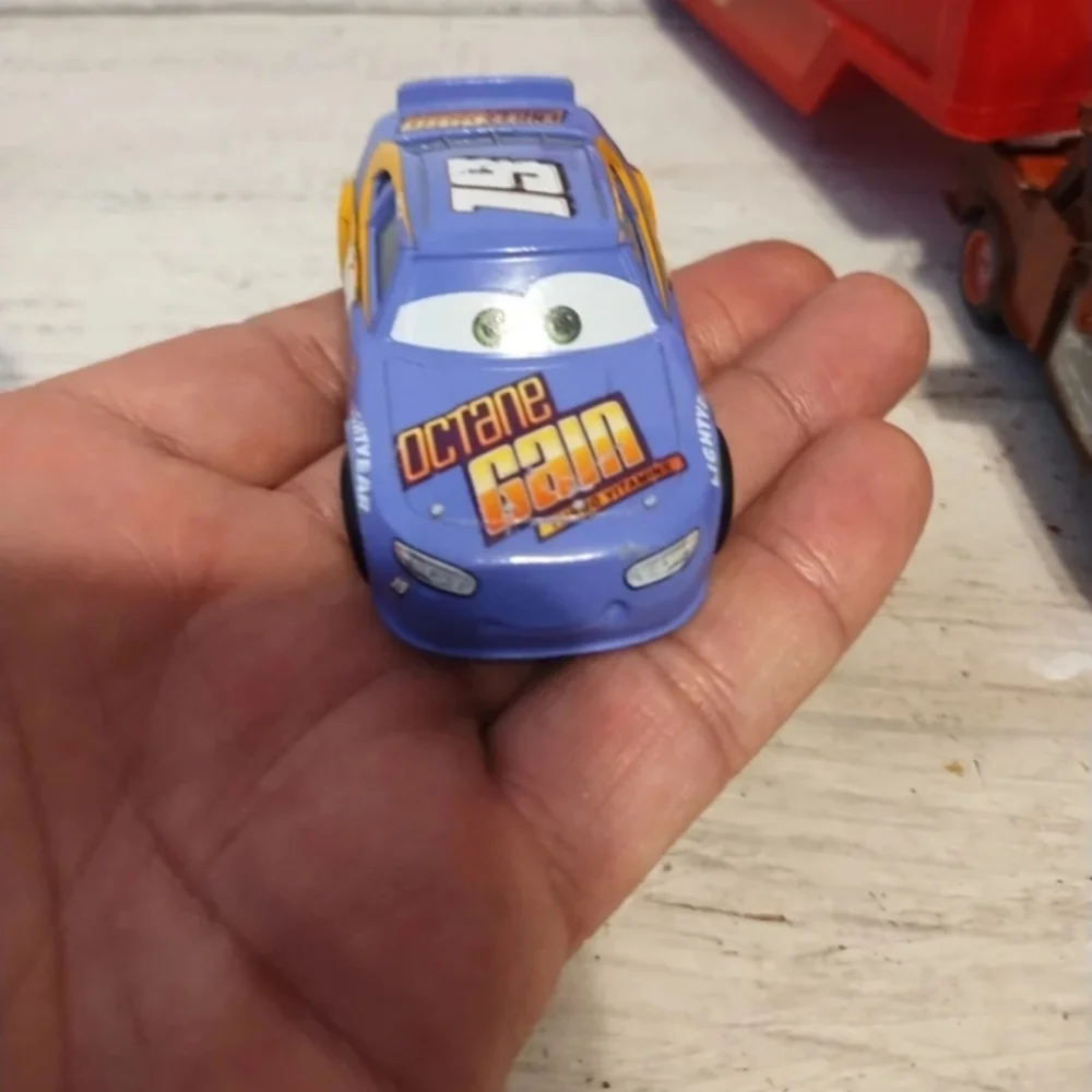 Lot9tow Mater Brown Disney/Pixar Cars 4